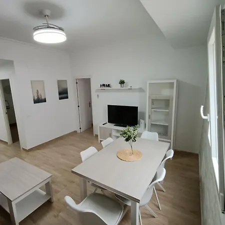 Piso Avenida Junto A La Playa Apartamento