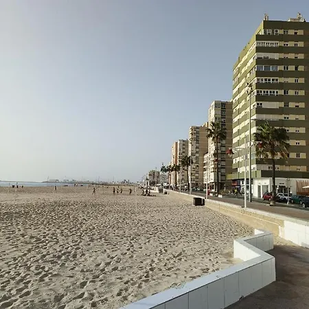 Piso Avenida Junto A La Playa * Cádiz