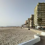 Piso Avenida Junto A La Playa * Cadix